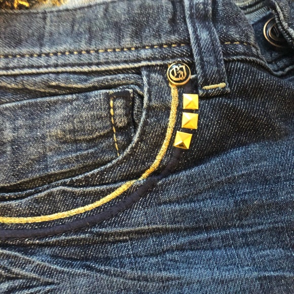 BNWT Guess womens premium flare style studded design jeans in SZ 24!! - Picture 5 of 13